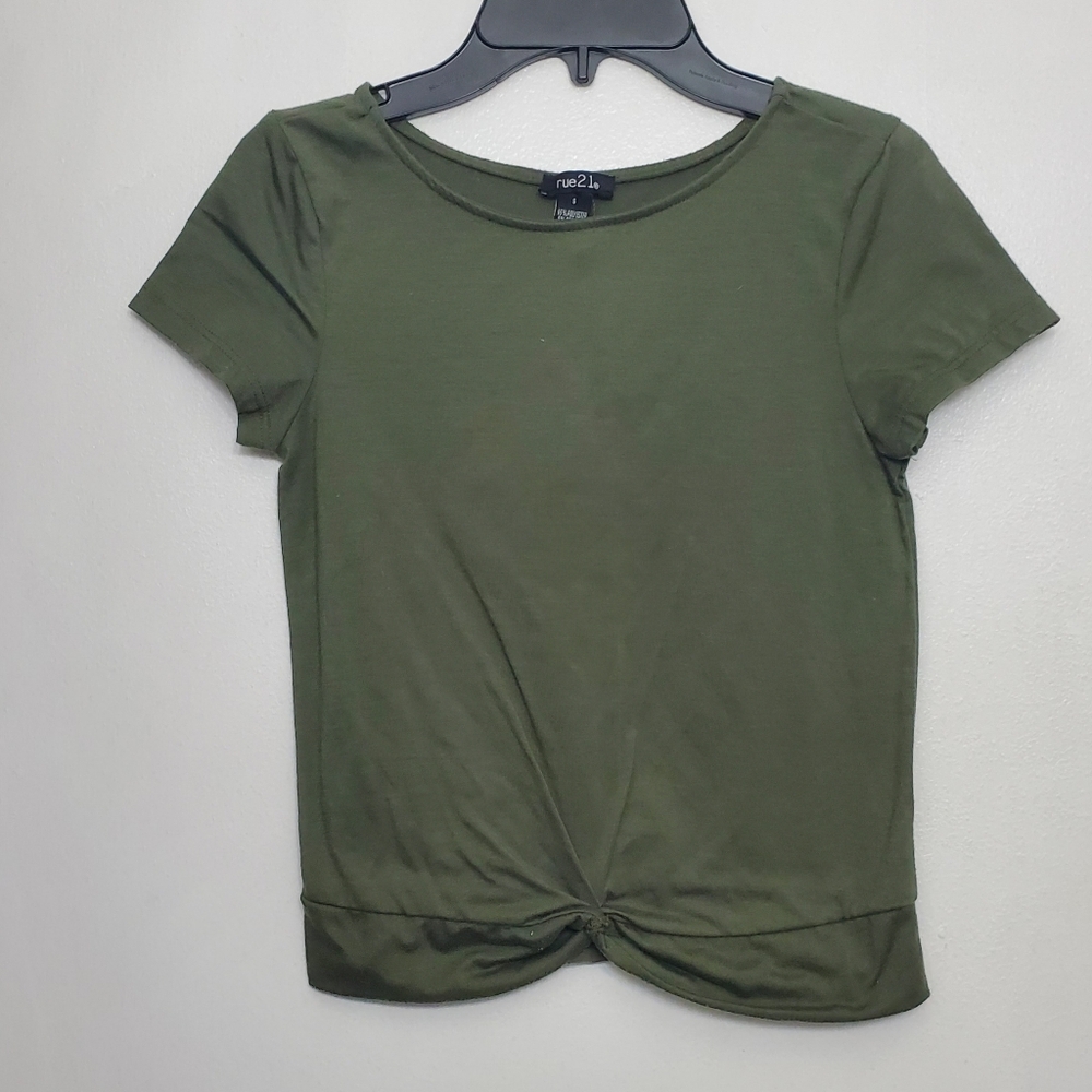 Rue21 Short Sleeve Crop Top